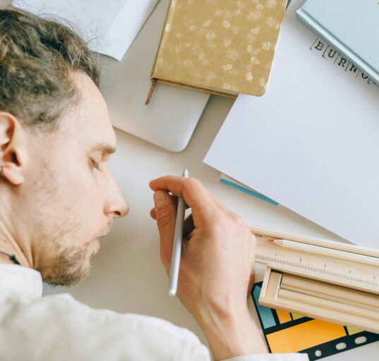 pexels n voitkevich 6837652