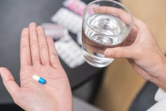 Why is folic acid often recommended for women with heavy periods?