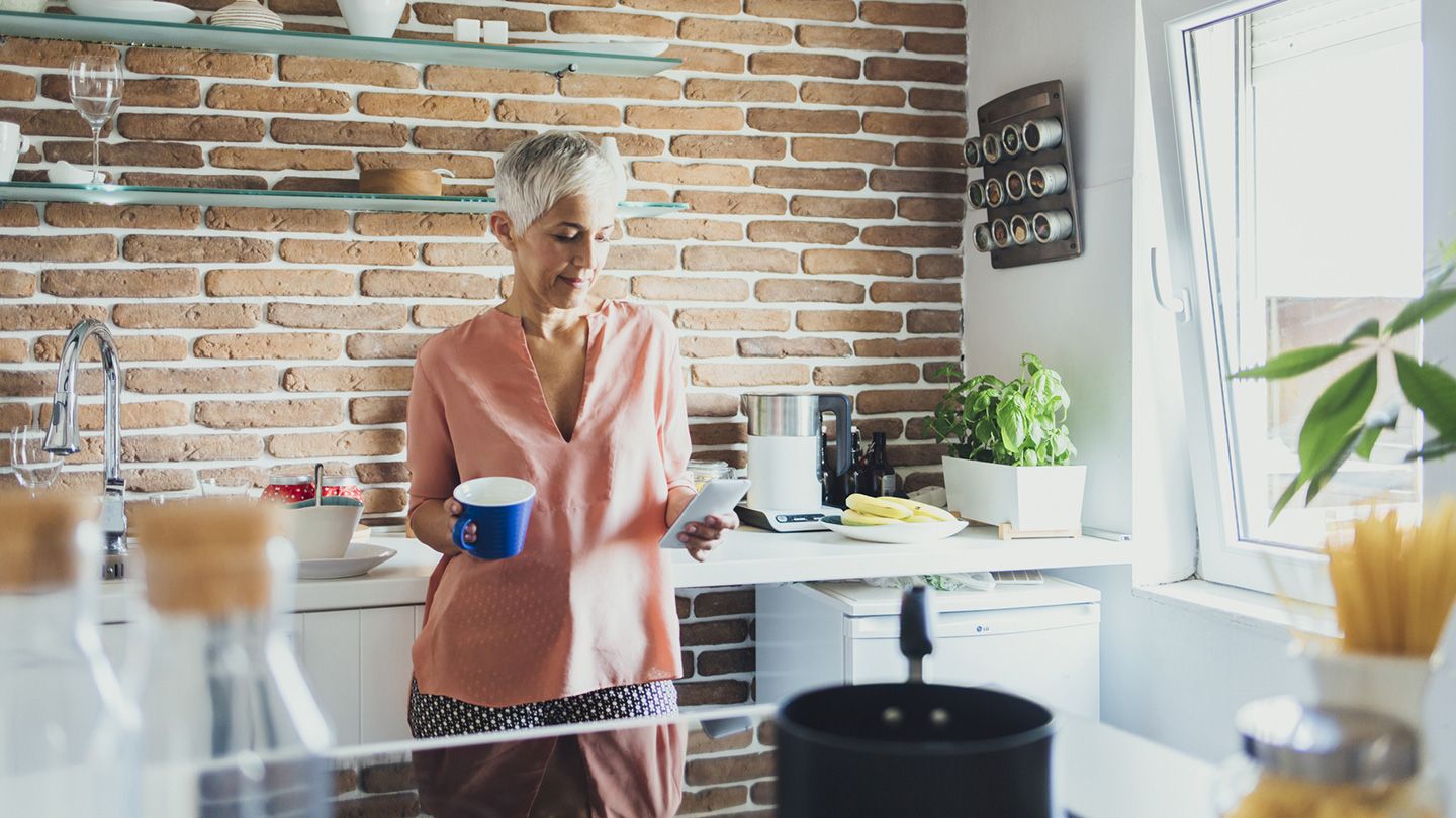 What Midlife Women Should Know About Intermittent Fasting