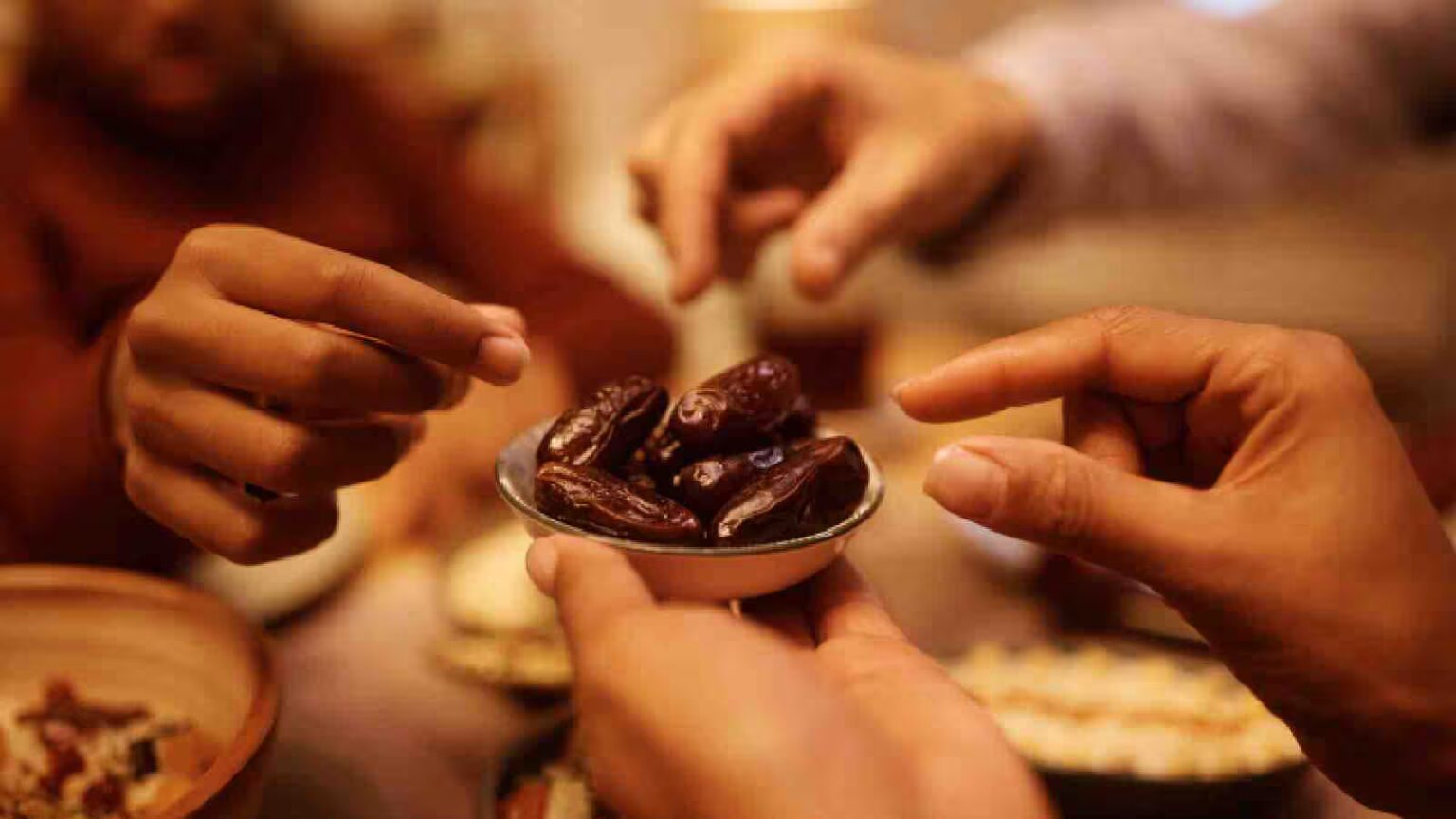 How to maintain steady energy levels during Ramadan: Overeating at Iftar vs undereating at Sehri