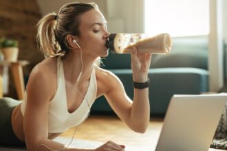 Can you take protein powder without working out? Dietitian says ONLY this much