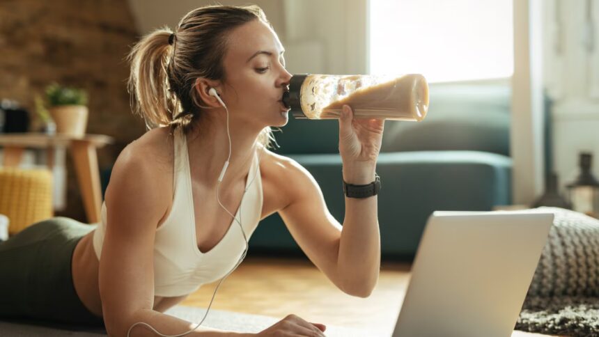 Can you take protein powder without working out? Dietitian says ONLY this much